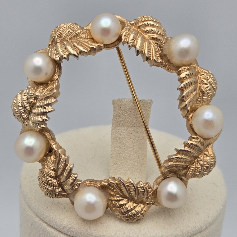 Charel Pearl Leaf Circle Brooch Designer Vintage Gold Fresh Water Pin